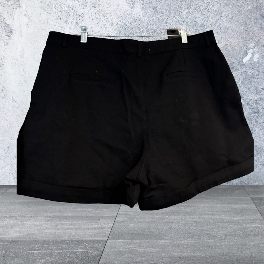 Kayleigh Black Cuffed Shorts. NWOT